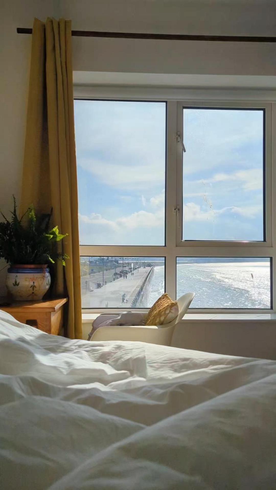 Apartment Ultimate Beachfront Apartments, Sea Views In