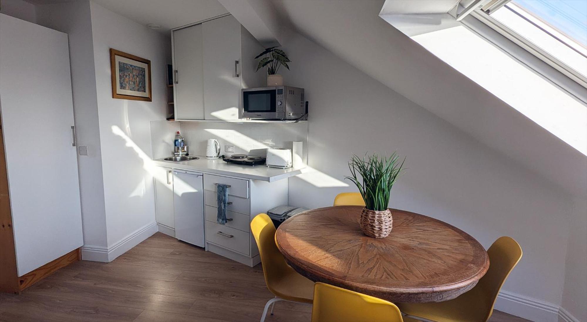 Ultimate Beachfront Apartments, Sea Views In Apartment *