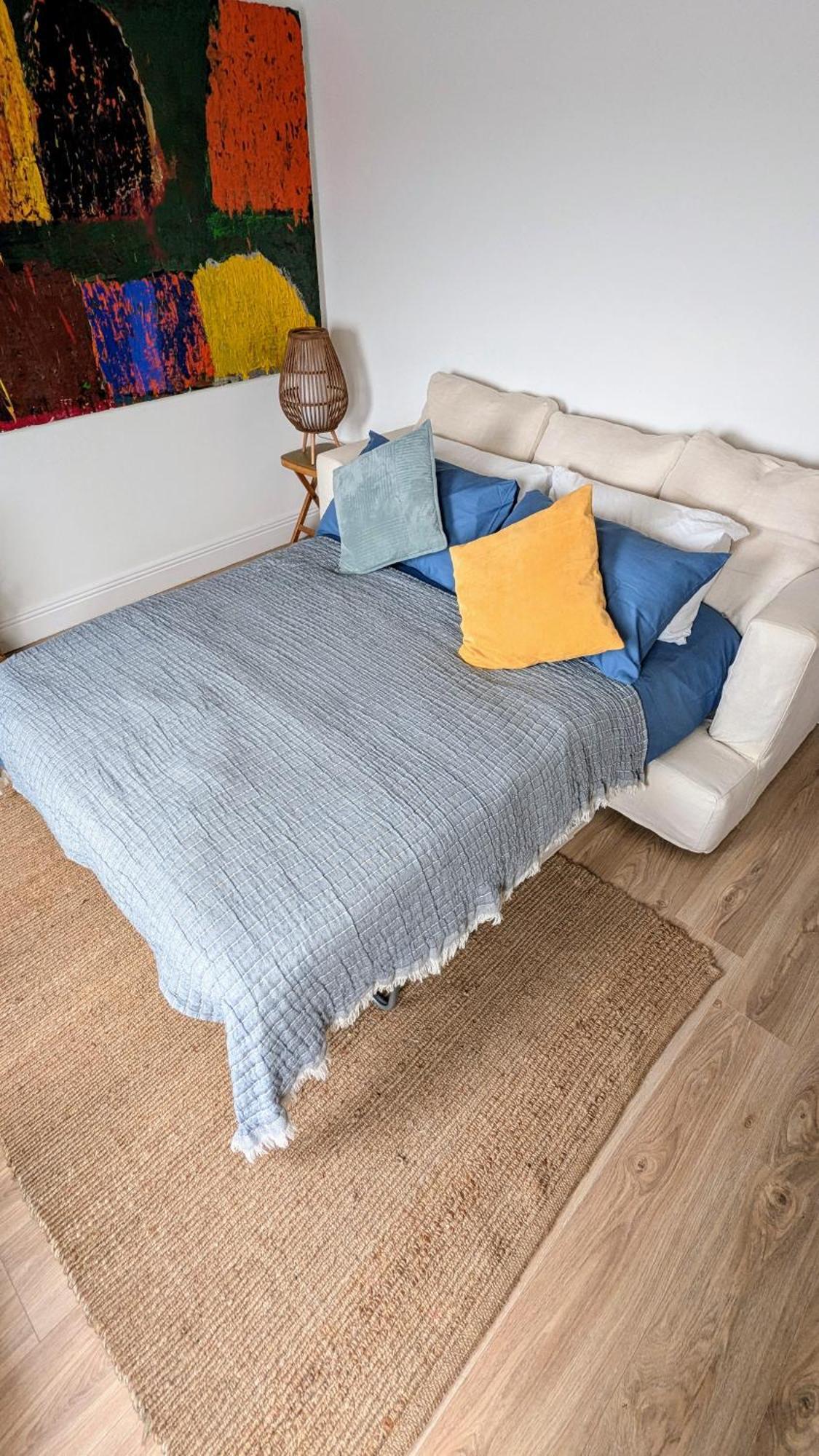 Ultimate Beachfront Apartments, Sea Views In *